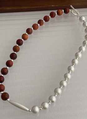 高级感法式复古优雅棕色木质银色拉丝圆珠子串珠OT扣项链锁骨链颈