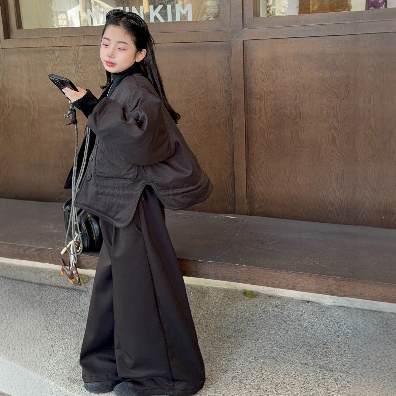 女童三件套2025冬季新款时尚简约围巾棉衣韩系设计感收腰外套套装,淘宝优惠券,粉丝福利购,淘宝优惠卷