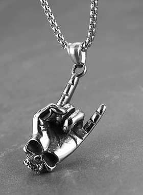 一件代发 欧美街头摇滚爱你手势钛钢项链 潮流时尚个性骷颅头吊坠
