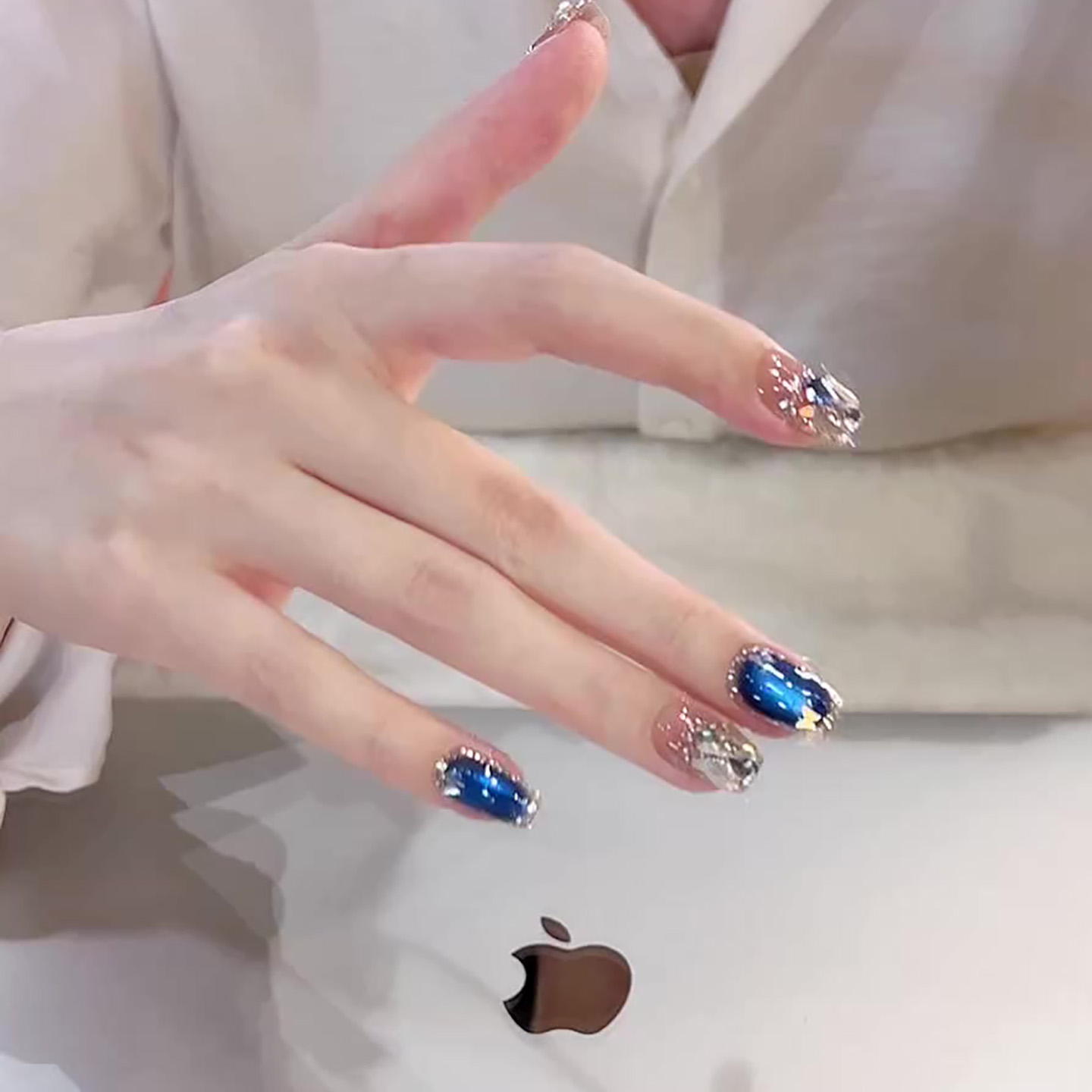 2025年新款蓝色星河网红猫眼美甲显白穿戴甲纯手工高级感短款定制 - 图1
