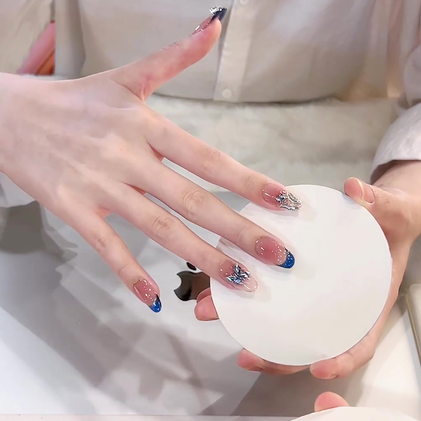 2025年新款秋季克莱因蓝法式蝴蝶美甲显白穿戴甲纯手工高级感短款,淘宝优惠券,粉丝福利购,淘宝优惠卷