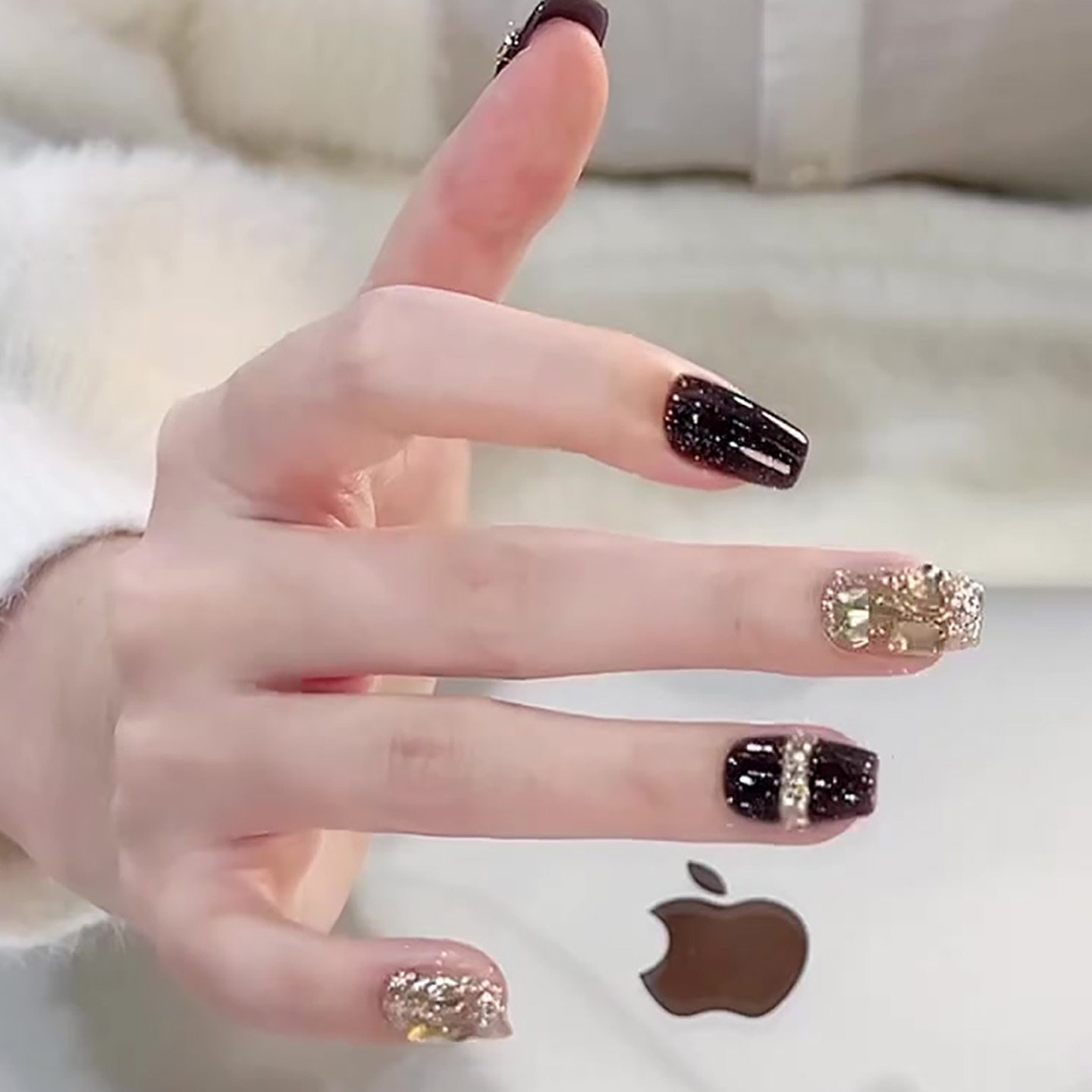 2025年新款秋冬网红爆闪棕黑显白美甲穿戴甲纯手工高级感短款定制,淘宝优惠券,粉丝福利购,淘宝优惠卷