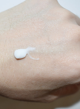 身体乳皮肤干燥老人保湿滋润止痒