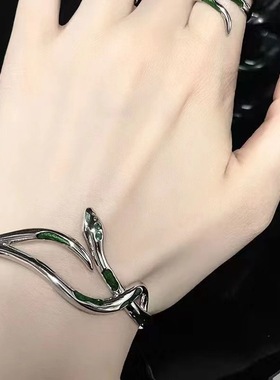 小众设计暗黑风灵蛇手镯