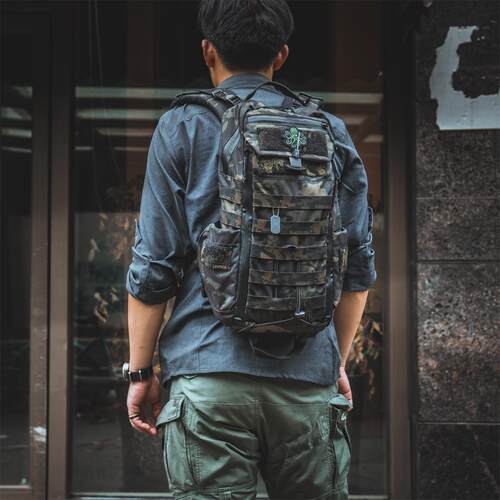 【敦刻尔克】Lii Gear MR.Octopus 章鱼老师通勤战术户外双肩背包 - 图0