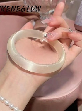 天然细圆条手镯玛瑙玉石年轻少女