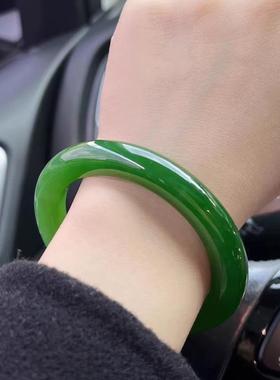 气质款菠菜绿粗圆条手镯胖圆条碧玉绿色手镯送妈妈礼物和田玉手镯