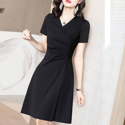黑色连衣裙女2025新款夏季气质V领高档小个子遮肚修身显瘦小黑裙 - 图0