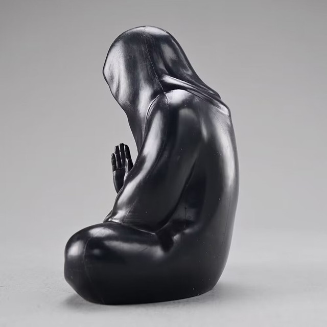 GK Mysterious Man in Black, Faceless Buddha, Meditation, Dark Desktop Ornaments, Game and Anime Peripheral Props