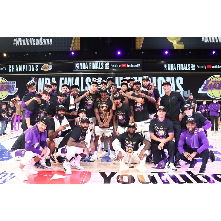 NBA篮球明星詹姆斯浓眉哥湖人夺冠海报墙贴学生宿舍壁纸自粘_虎窝淘