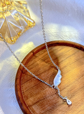 天使之翼项链女2026新款轻奢小众配饰学生党高级感翅膀锁骨链百搭