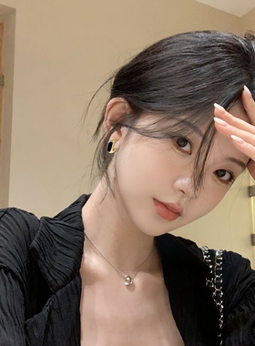 时尚黑色耳环女2024年新款潮简约百搭耳钉双c小众设计感高级耳饰