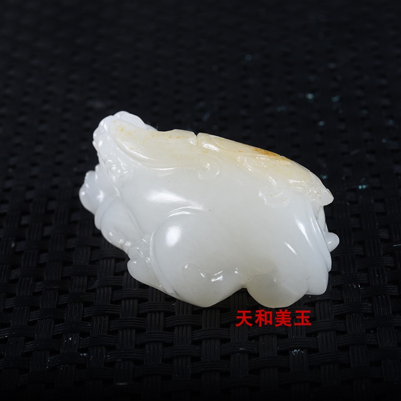 新疆和田玉羊脂玉籽料挂件貔貅瑞兽重47.4天然皮细腻送证书t57 - 图0