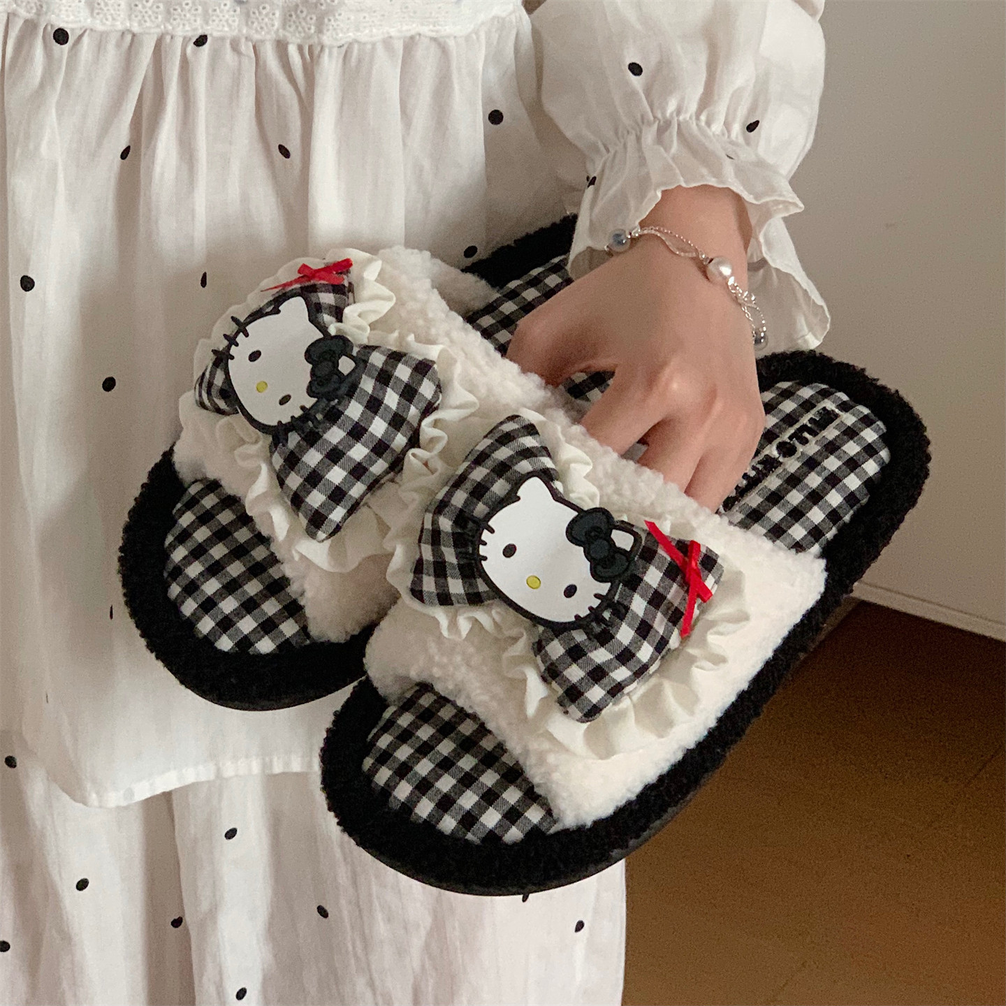 细细条 正版HelloKitty一字棉拖鞋女冬家用地板防滑可爱毛毛拖鞋,淘宝优惠券,粉丝福利购,淘宝优惠卷