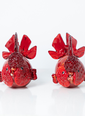 高档简约红色琉璃年年有鱼摆件金鱼送礼乔迁佳品儿童房玄关电视柜