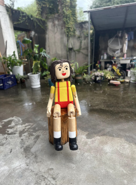 木偶女孩卡通可爱小姑娘木头人