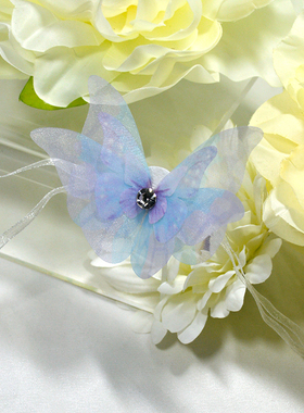 7厘米立体浅蓝色蝴蝶项链