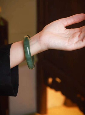 玉器工艺品天然新疆和田玉俄料碧玉老料猫眼素面镯手镯女款供应链