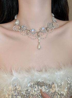 今年流行的珍珠项链宫廷
