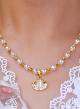 年轻人珍珠项链法式奢华