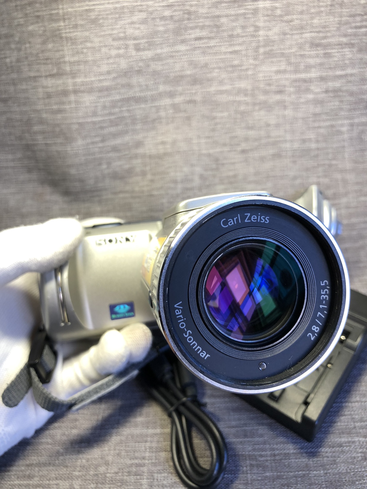 骚你sonycyber dsc-f505v CCD胶片感复古怀旧镜头可旋转334w数码 - 图0