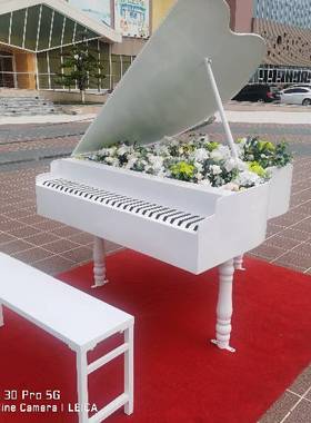 欧式风钢琴婚纱摄影创意摆件新品