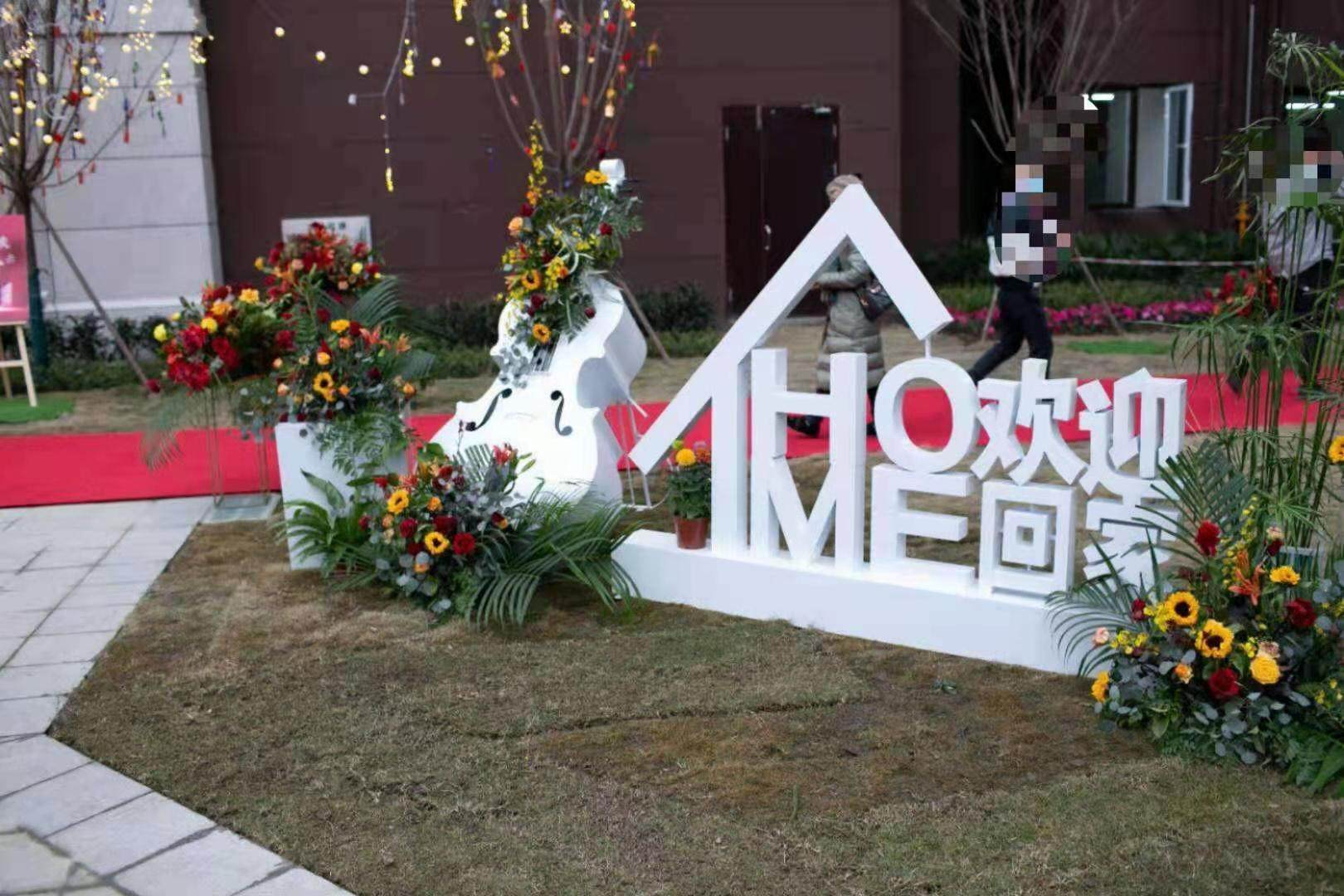 金属铁艺欢迎回家立体大提琴落地摆件创意户外园林小区酒店装饰品