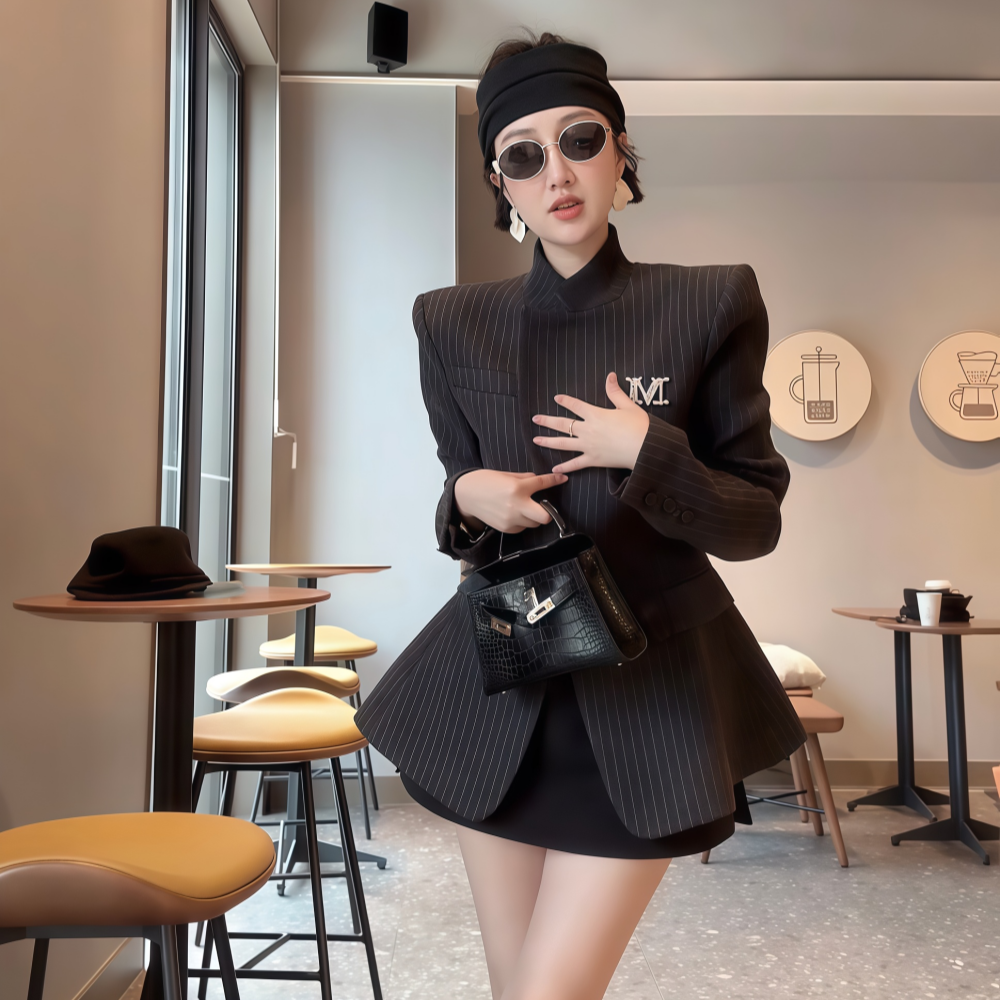 2026年春季新款韩版轻奢百搭通勤深灰色细条纹正肩收腰西装外套女,淘宝优惠券,粉丝福利购,淘宝优惠卷