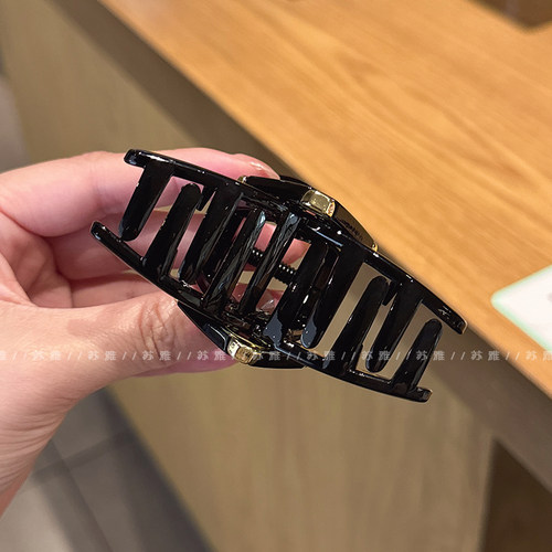 高级感三角半扎发抓夹中号盘发夹子发量少鲨鱼夹2026年新款韩版 - 图2