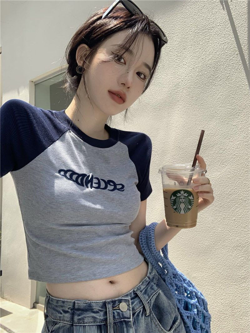 纯欲风短款上衣t衫辣妹修身夏季新款撞色短袖t恤女正肩美式设计感