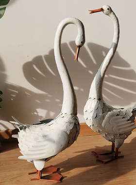 岛拉铁艺情侣天鹅园艺摆件景观园林装饰爱心鹅别墅花园阳台装饰