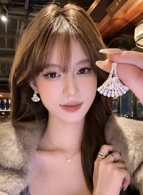 甜欲千金轻奢满锆扇形耳环
