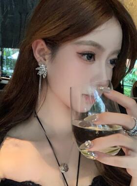 高知大女主不对称金色流苏耳环