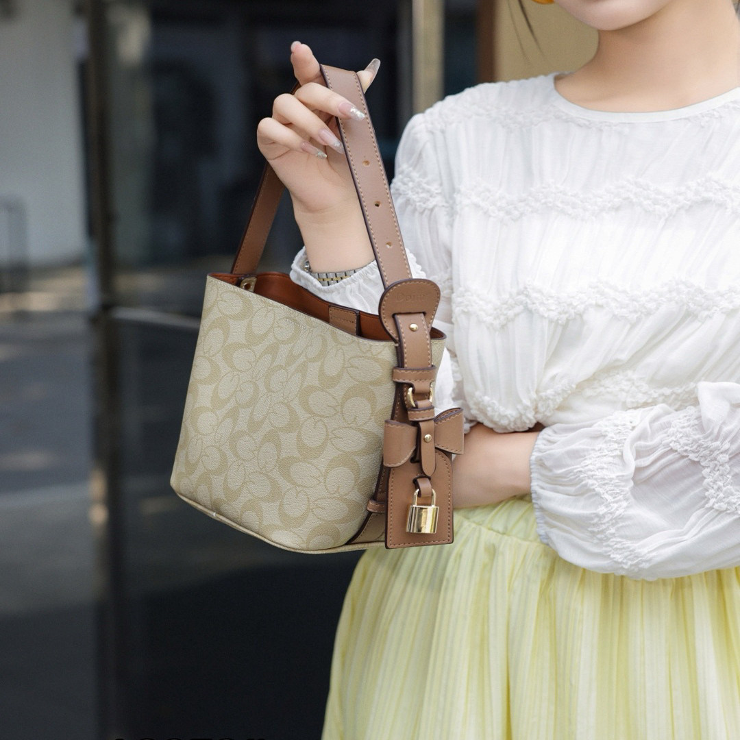 优草坊2025新款高级感水桶包休闲百搭单肩斜挎包简约时尚款老花包,淘宝优惠券,粉丝福利购,淘宝优惠卷