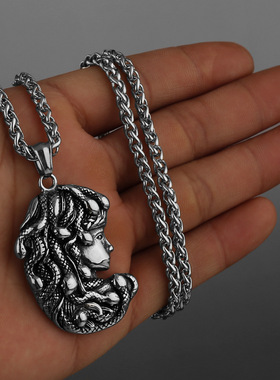 美杜莎头像钛钢吊坠男女百搭嘻哈吊坠潮流美人头不锈钢吊坠项链