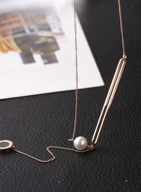 黑白双面罗马数字圆牌珍珠项链