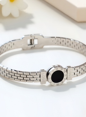 轻奢简约圆形黑面罗马数字手镯子