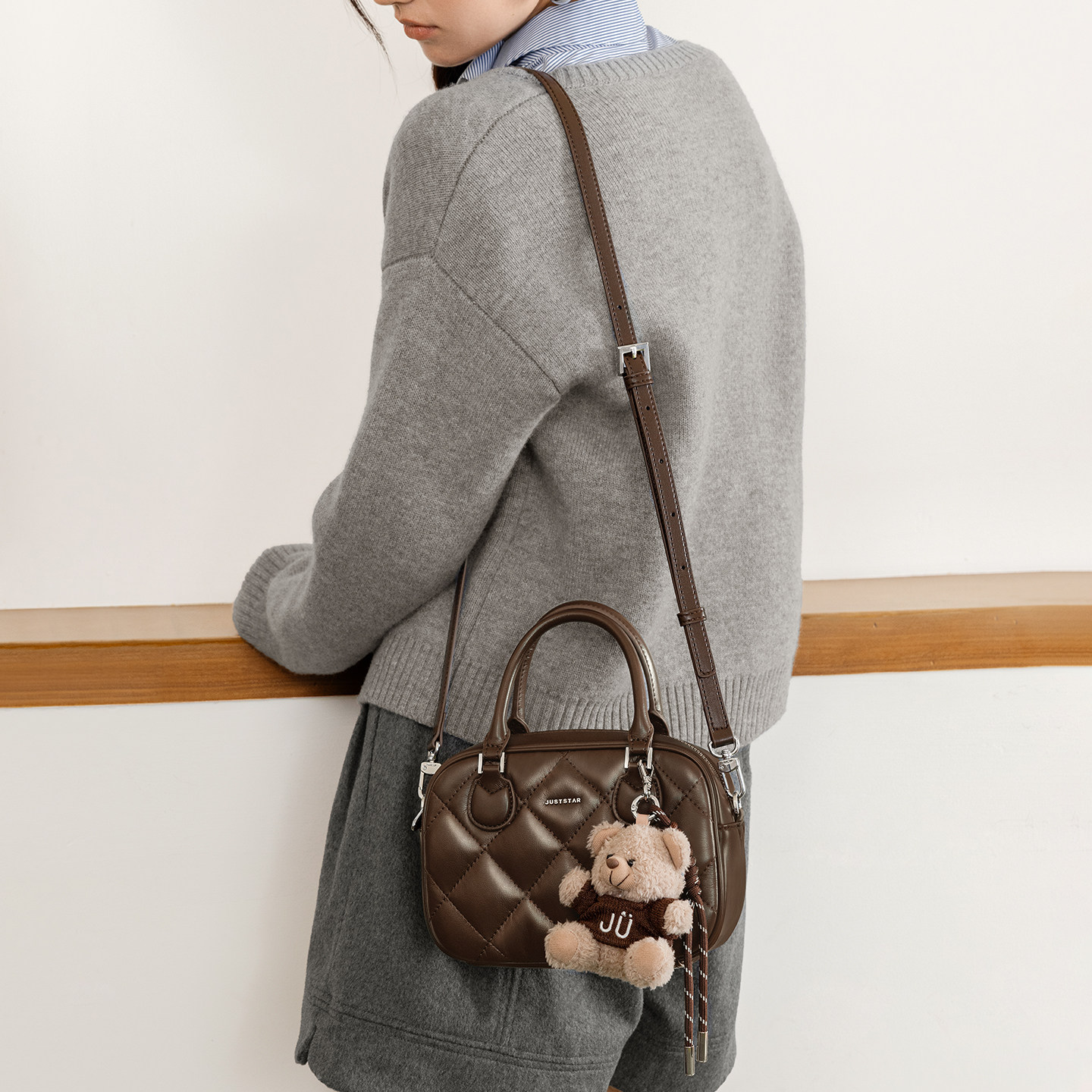 欧时纳华夫保龄球包2026年新款棕通勤大容量手提女包斜挎波士顿包,淘宝优惠券,粉丝福利购,淘宝优惠卷