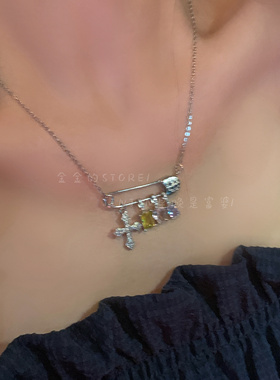 十字架爱心锆石回形针项链2024新款小众高级感锁骨链生日礼物颈链