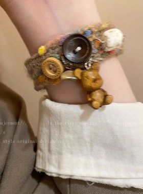 黑色小熊铃铛纽扣手绳女秋冬2025年新款时尚个性手链手工布艺手饰