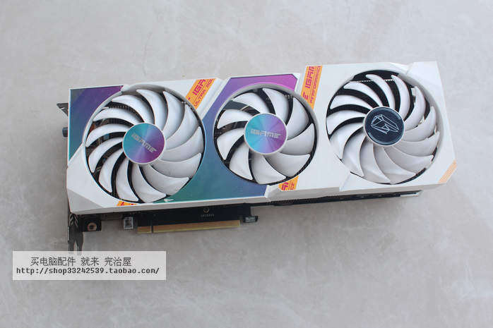 七彩虹iGame GeForce RTX3060 Ultra W OC 纯白三风扇 12GB大显存