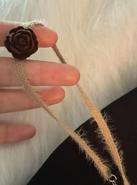 秋冬毛茸茸花朵项链气质秋冬慵懒风颈带美拉德锁骨链高级感choker