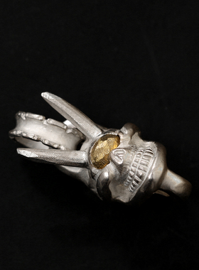 三沐饰家高山隆 朋克双角银角镶嵌金眼铜眼骷髅吊坠 挂坠 925纯银