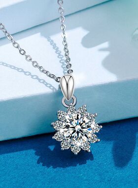 镶嵌莫桑宝石吊坠项链送女友礼物