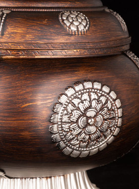 雕刻古铜色供奉糌粑盒