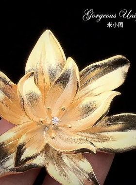 金色云裳仙子百合花胸针