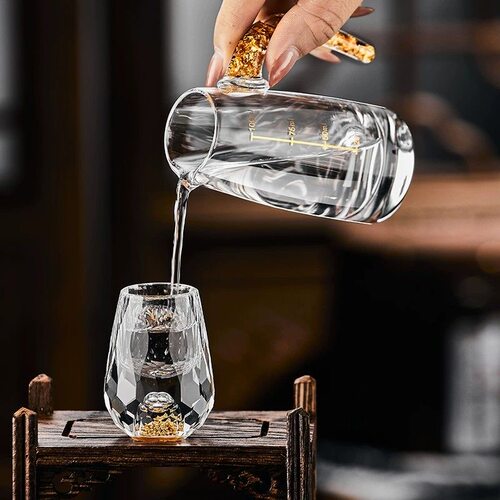 金箔水滴钻石白酒杯家用轻奢高档水晶创意小酒杯一口杯分酒器套装 - 图1