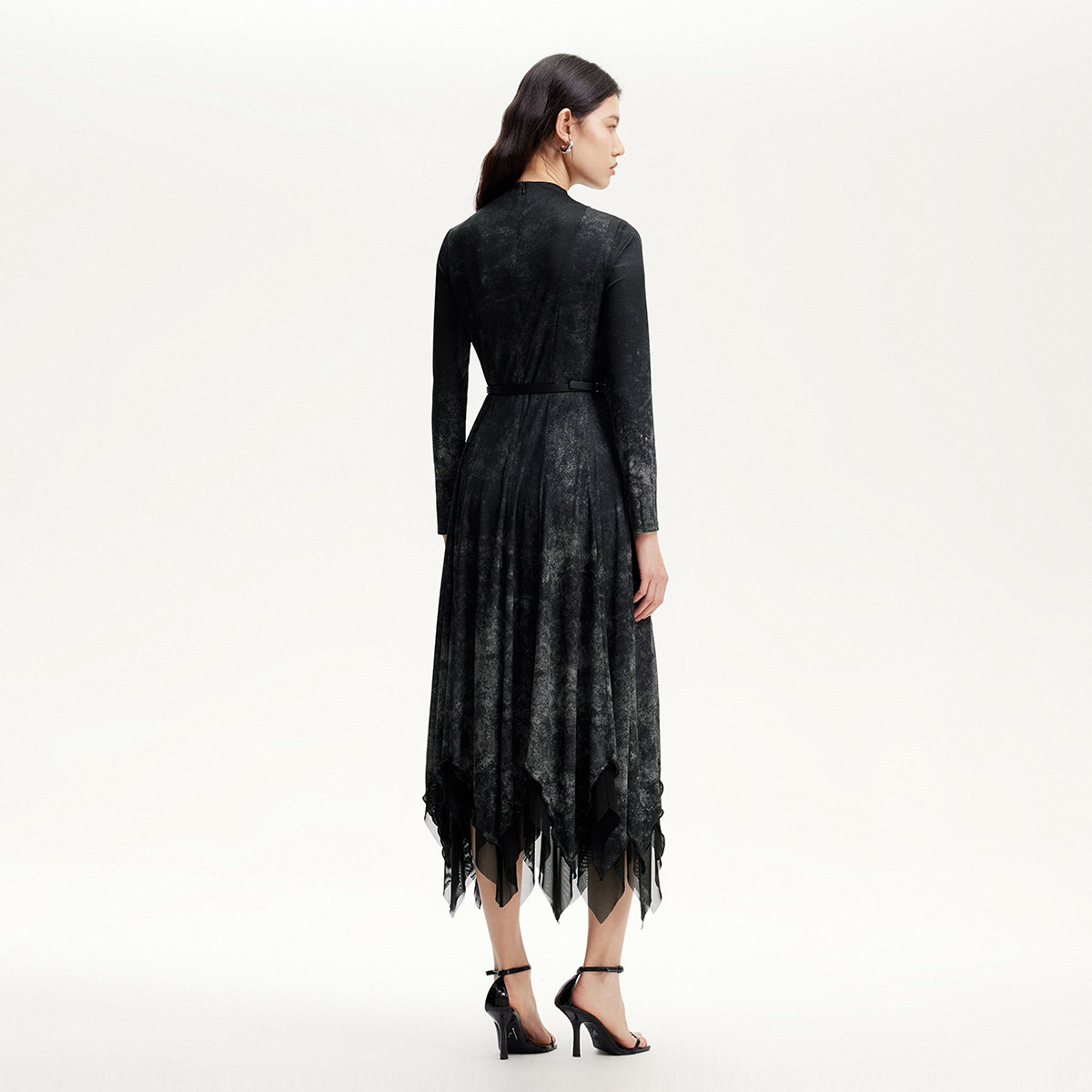 v区绫致Vero Moda连衣裙女2025春夏新款木耳边底摆废土风连衣裙,淘宝优惠券,粉丝福利购,淘宝优惠卷