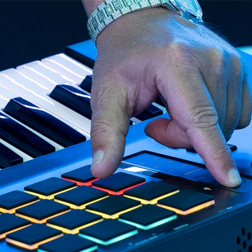 [Nanga a] akai mpc ключ 61 Ключ комбинированная машина -один -один рабочая станция полу -матч Midi -клавиатура