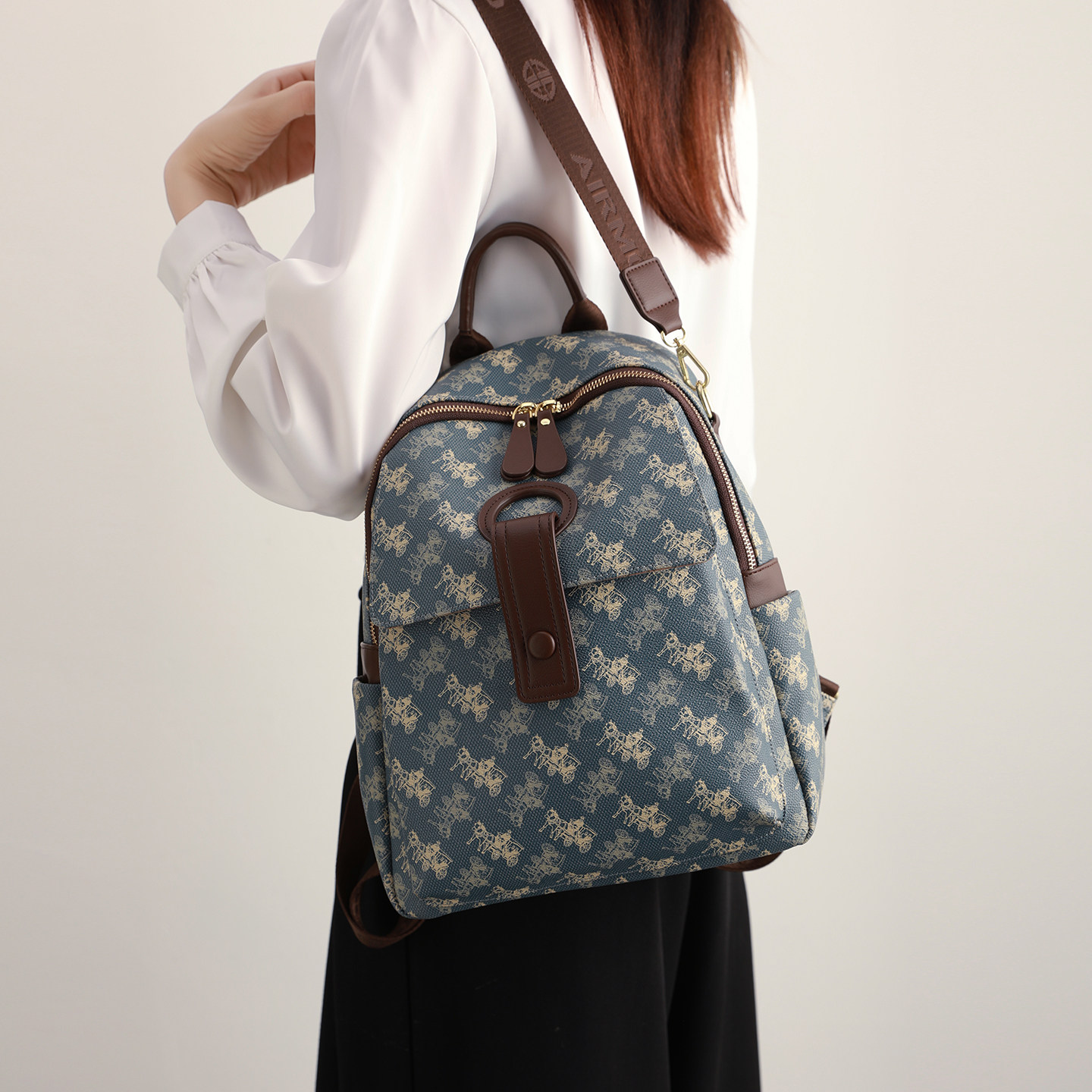 香港品牌旅游双肩包女2026新款时尚轻奢大容量上班通勤可单肩背包,淘宝优惠券,粉丝福利购,淘宝优惠卷